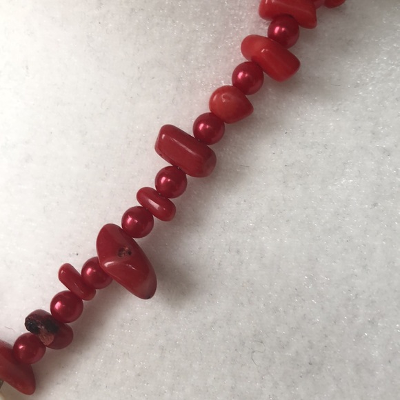 Mother of pearl flower necklace $20 - Picture 4 of 5